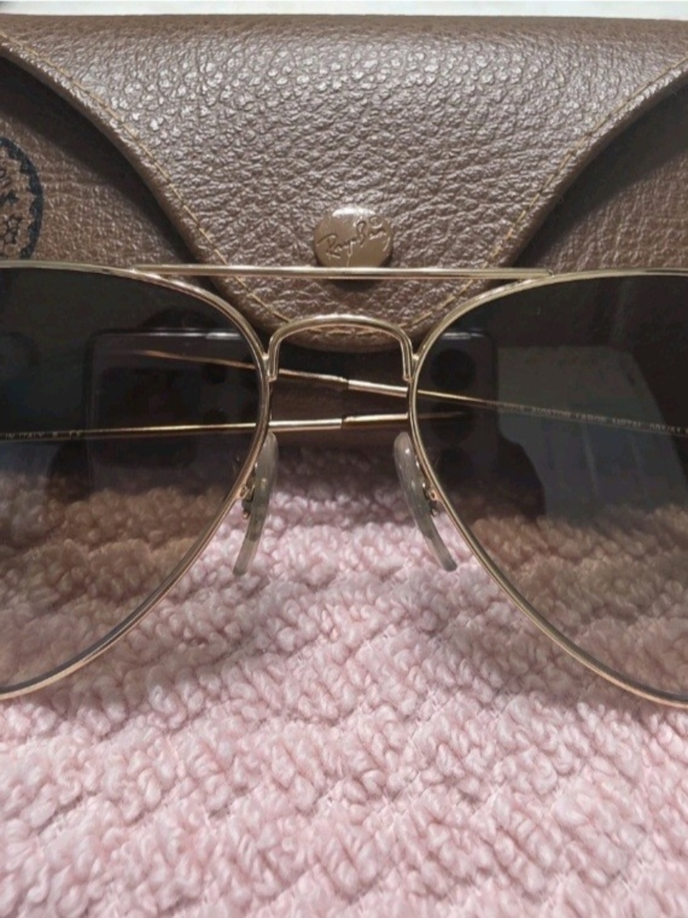 Ray-Ban Gold Aviator Sunglasses with Gradient Smoke Lenses